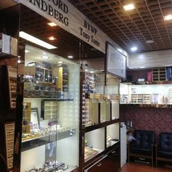 探訪三葉眼鏡市場 小黑眼鏡店的經(jīng)營之道與行業(yè)洞察